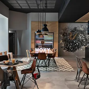 Hotel Moxy Lyon Airport, Colombier-Saugnieu